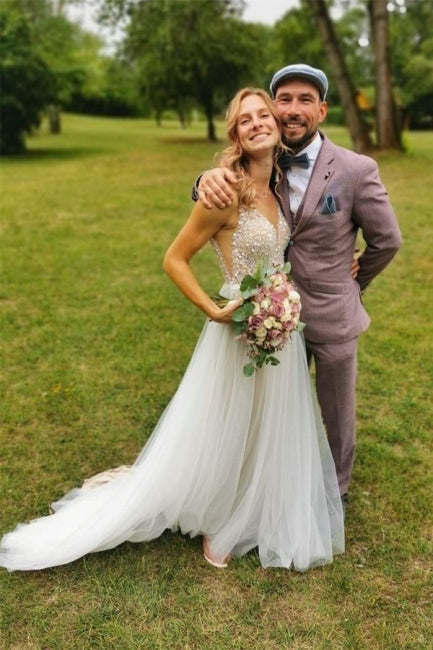 Robes de mariée simples bohèmes en ligne A, col en V, dos nu, sans manches, avec dentelle