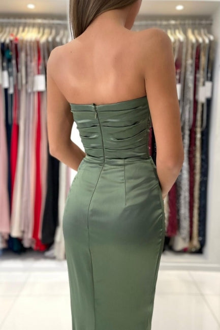 Vestido de fiesta sencillo verde sin tirantes, sin mangas, corte sirena, de satén elástico, largo hasta el suelo