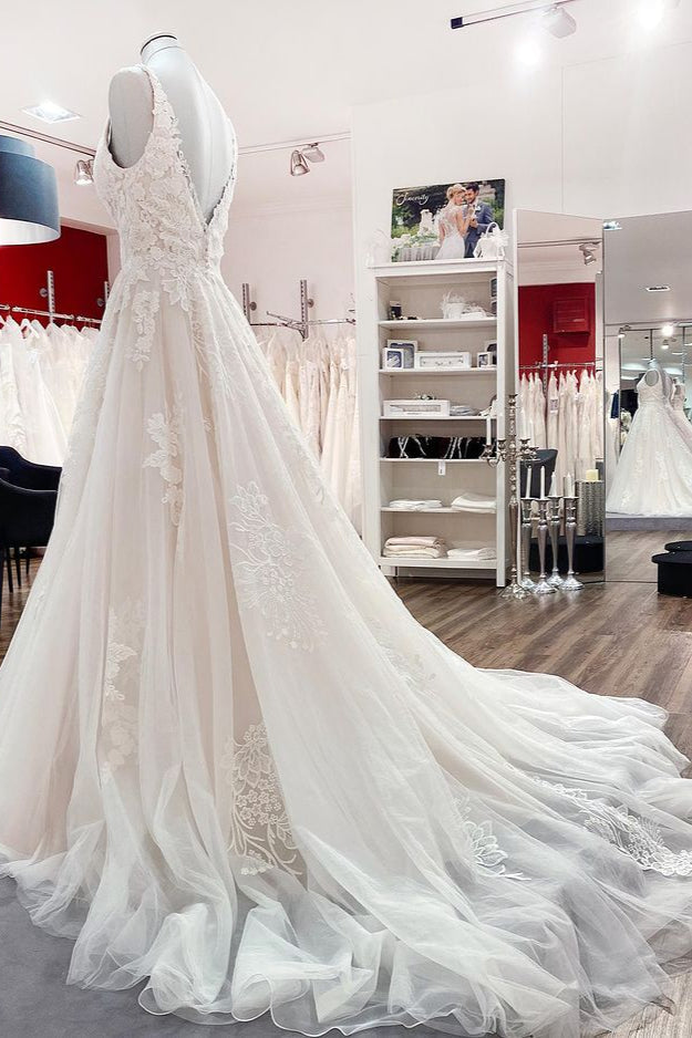 Robe de mariée simple longue en tulle, ligne A, col en V, appliques en dentelle, dos ouvert en dentelle