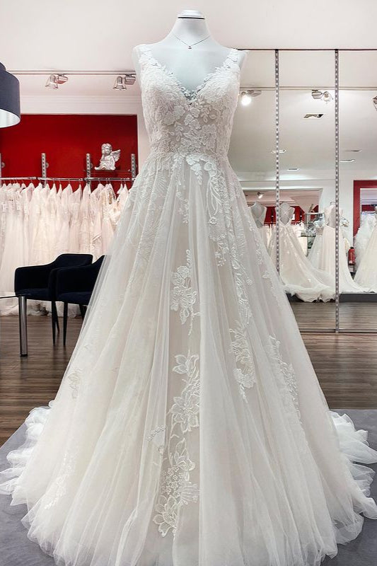 Robe de mariée simple longue en tulle, ligne A, col en V, appliques en dentelle, dos ouvert en dentelle