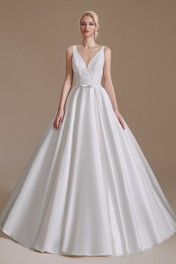 Robe de mariée simple longue en satin, coupe en A, col en V, avec dentelle appliquée