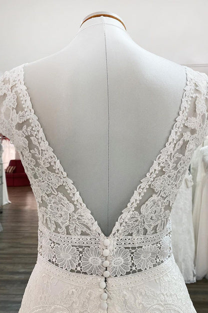 Simple Long A-line V-neck Tulle Appliques Lace Wedding Dress