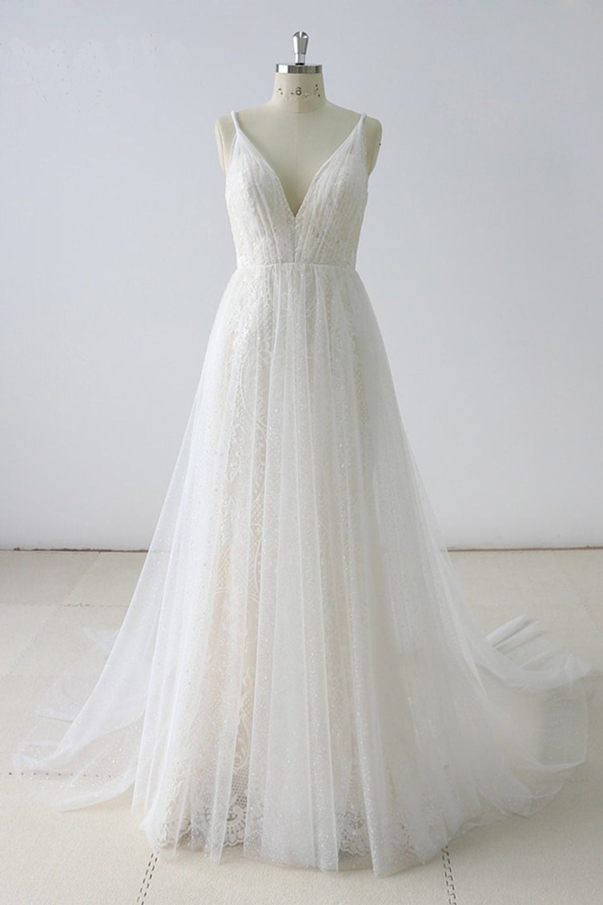Robe de mariée simple longue en tulle, ligne A, col en V