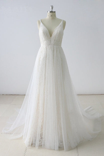 Vestido de novia sencillo de tul con escote en V y corte A largo