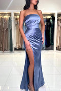 Vestido Simples Longo de Cetim Azul Esbatido com Cauda de Sereia, Sem Mangas, para Baile, com Fenda