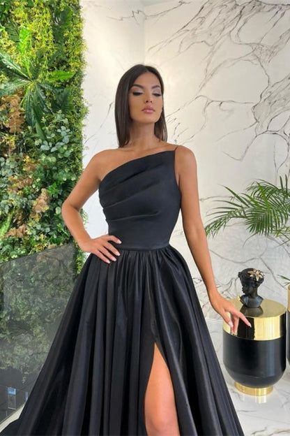 Vestido de fiesta sencillo, largo, rojo, de satén, con corte en A, un hombro, sin mangas y abertura