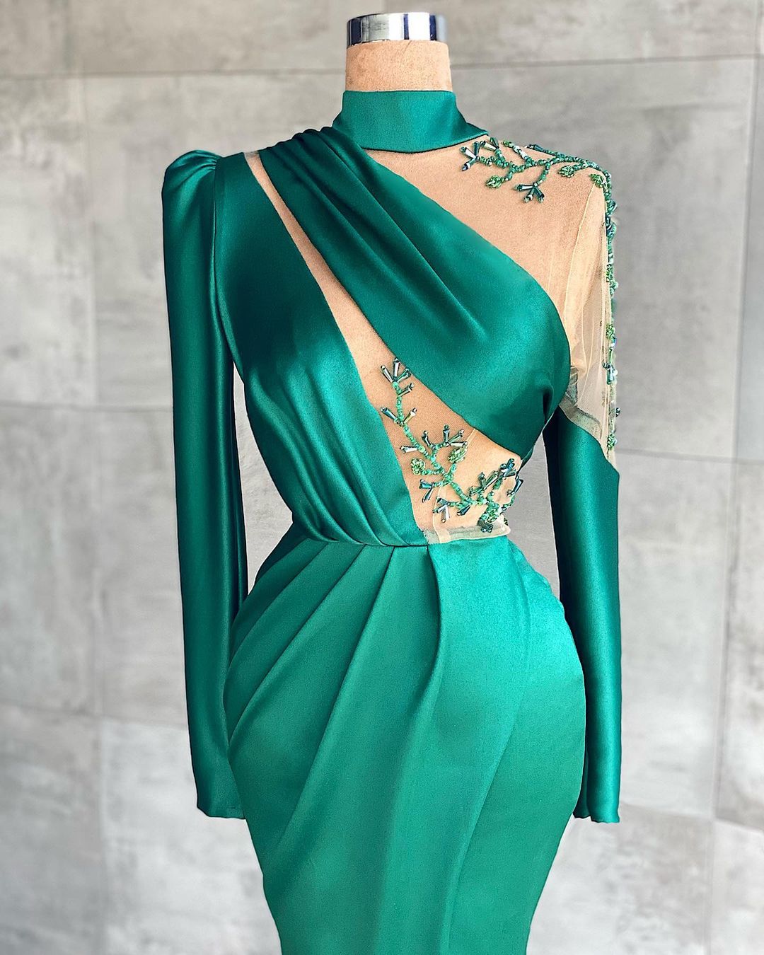 Vestido de Baile Simples com Mangas Compridas, Gola Alta e Corte de Sereia com Fenda