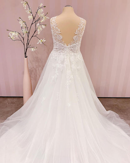 Vestido de novia sencillo, largo, con escote en V, corte A, espalda descubierta y apliques de encaje