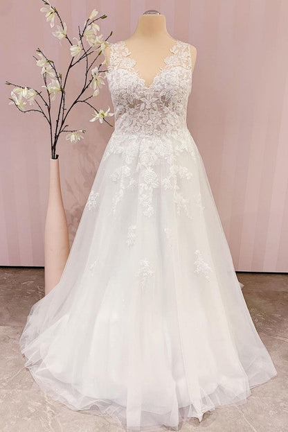 Vestido de novia sencillo, largo, con escote en V, corte A, espalda descubierta y apliques de encaje