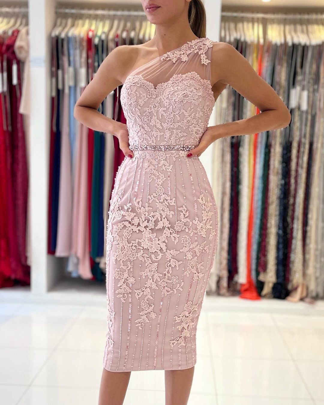 Einfaches Meerjungfrau-Kleid mit einer Schulter und floraler Spitze, kurz, formell
