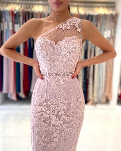 Einfaches Meerjungfrau-Kleid mit einer Schulter und floraler Spitze, kurz, formell