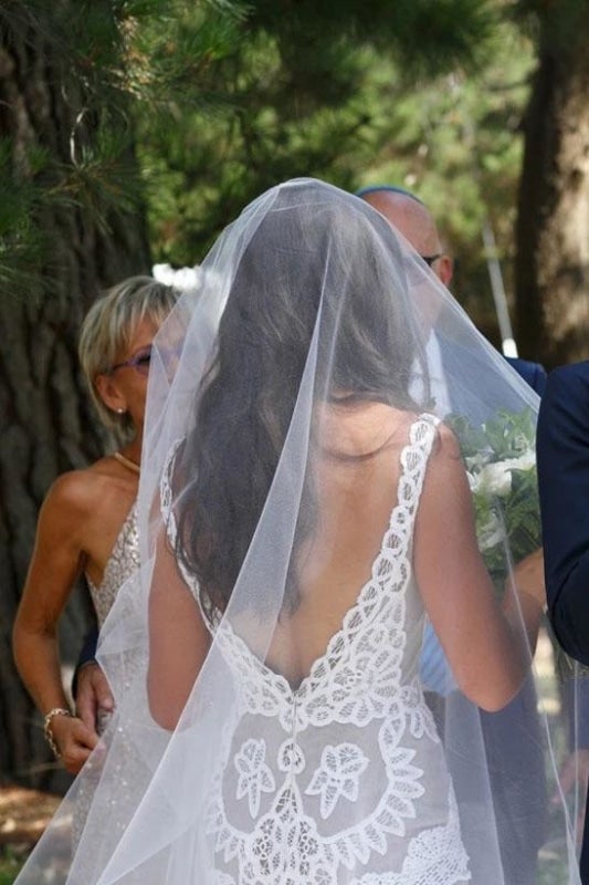 Robe de mariée élégante à col simple sans manches et jolie sirène en dentelle avec dos en V pour la plage 