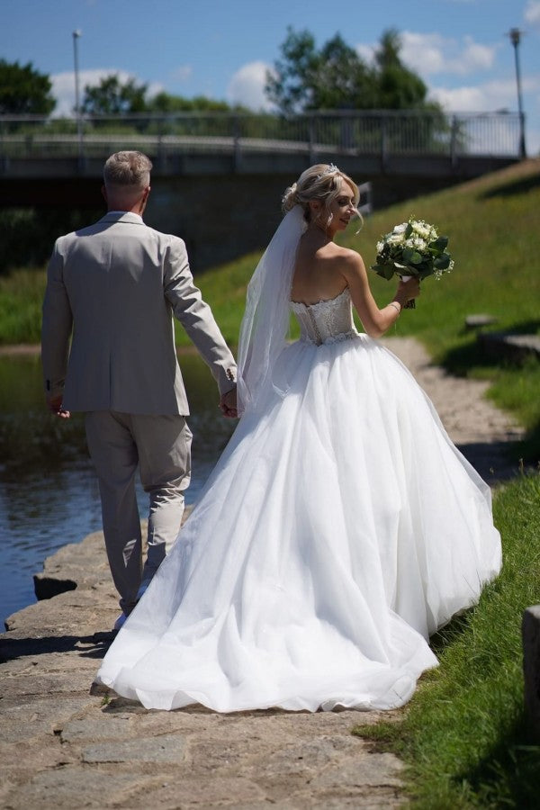 Einfache Prinzessin Lange A-Linie Ärmellose Brautkleider Mit Spitze