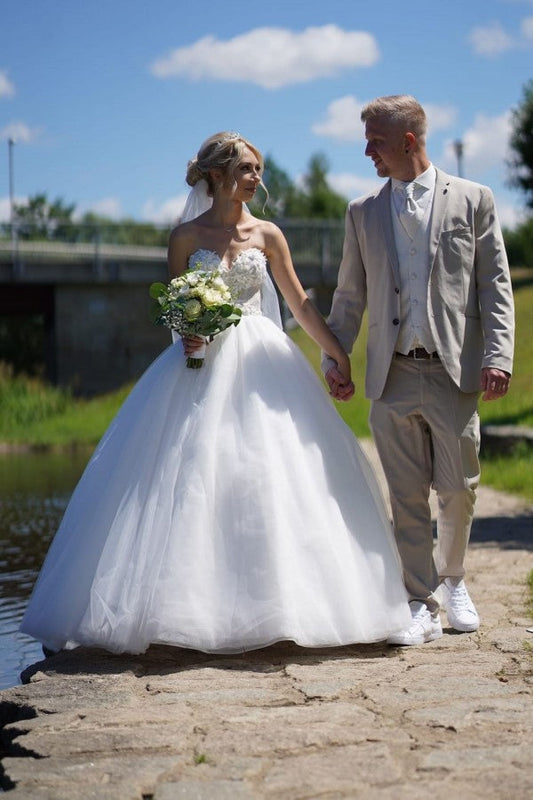 Einfache Prinzessin Lange A-Linie Ärmellose Brautkleider Mit Spitze