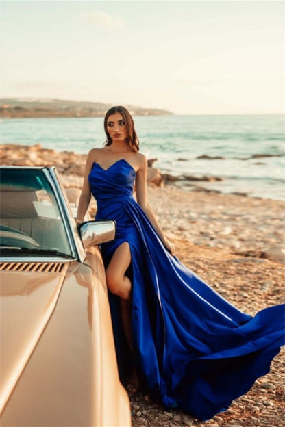 Vestidos de fiesta sencillos de corte A largo en azul real sin mangas con abertura