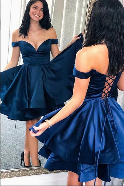 Schlichtes kurzes schulterfreies A-Linien-Ballkleid aus Satin