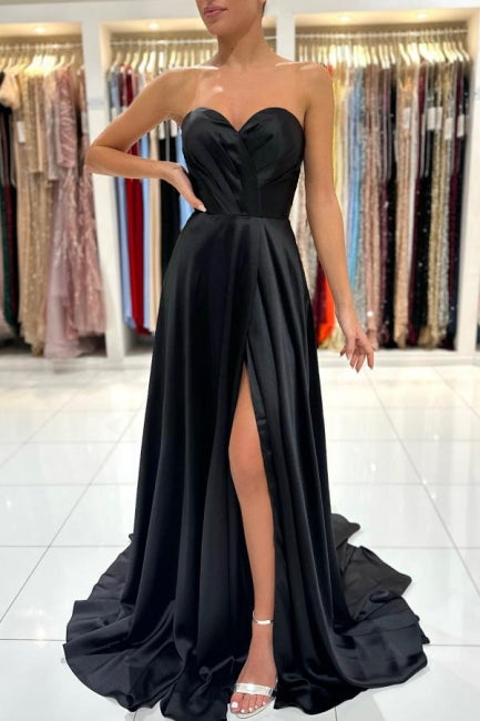 Vestidos de Cetim Simples com Decote Coração Pretos Vestidos Longos de Baile com Fenda