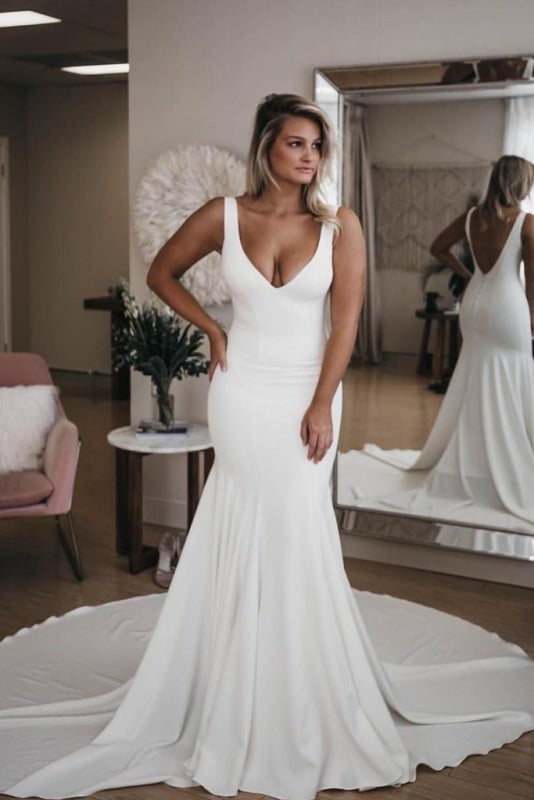 Robe de mariée élégante de plage simple à col en V, jolie sirène avec longue traîne, dos nu séduisant