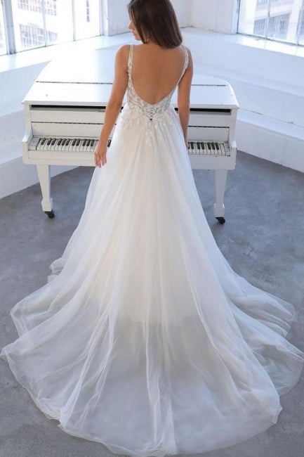 Vestidos de novia sencillos de tul con escote en V, sin mangas y corte A.
