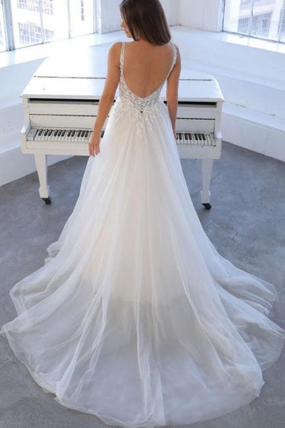 Vestidos de novia sencillos de tul con escote en V, sin mangas y corte A.