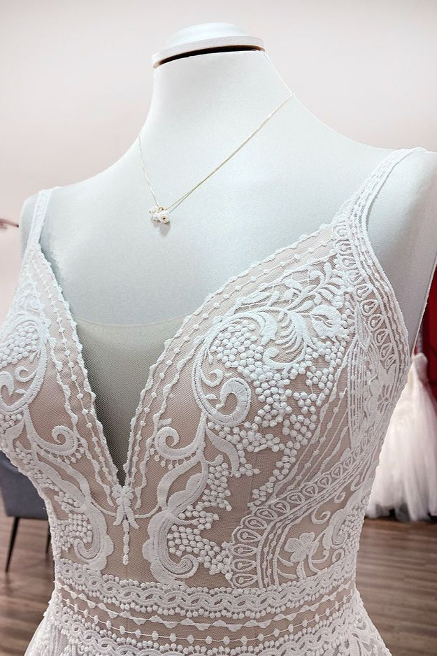 Vestidos de Noiva Simples Longos em Tule com Renda, Corte em A e Costas Abertas