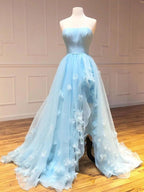 Abito da cerimonia formale a trapezio asimmetrico senza spalline in tulle e pizzo azzurro cielo con spacco