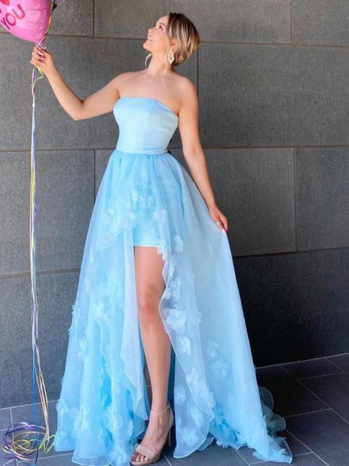 Abito da cerimonia formale a trapezio asimmetrico senza spalline in tulle e pizzo azzurro cielo con spacco