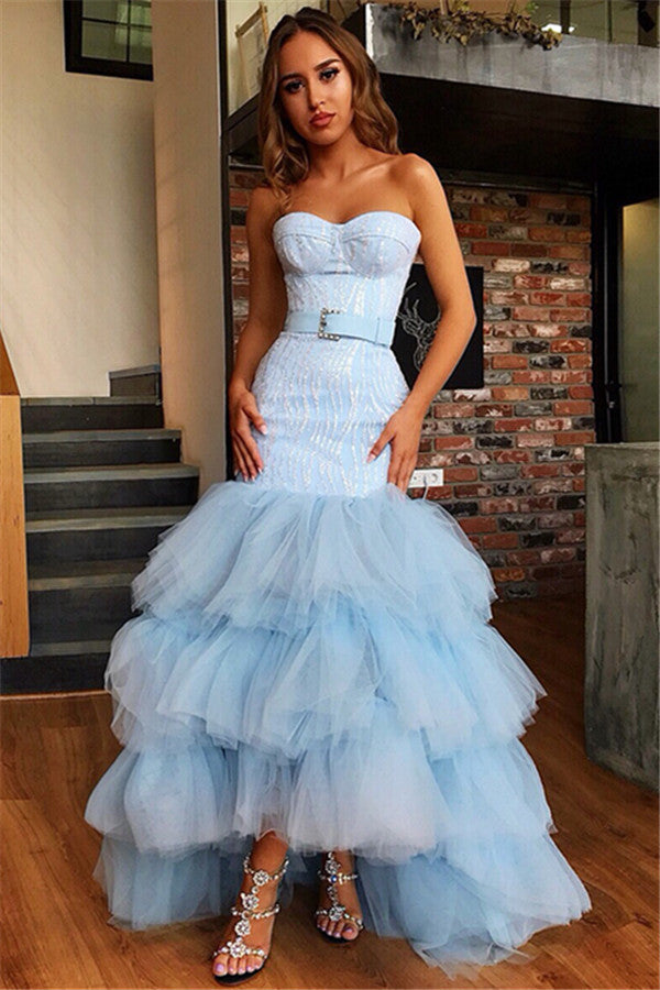 Vestido de Baile Sereia em Tule Azul Céu com Alças Assimétricas e Sem Ombros