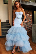 Vestido de Baile Sereia em Tule Azul Céu com Alças Assimétricas e Sem Ombros