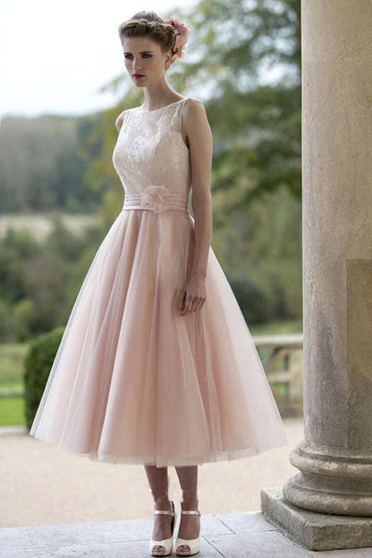 Ärmelloses, errötendes, hübsches, blumenlanges Tüll-Brautkleid für den Herbst