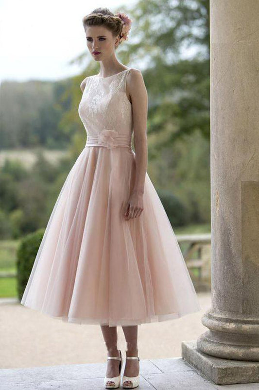 Ärmelloses, errötendes, hübsches, blumenlanges Tüll-Brautkleid für den Herbst