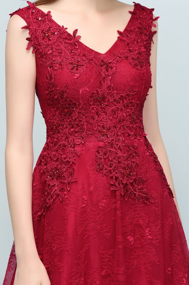 Ärmelloses A-Linien-Ballkleid mit Spitzenapplikationen und V-Ausschnitt und Kristallen