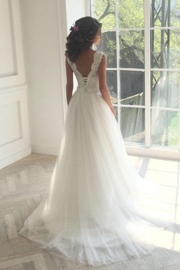Robe de mariée blanche sans manches en dentelle, coupe évasée avec traîne balayeuse