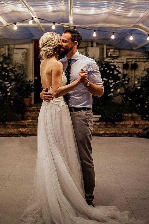 Spaghettiträger V-Ausschnitt Strand Brautkleider Rückenfreie Brautkleider