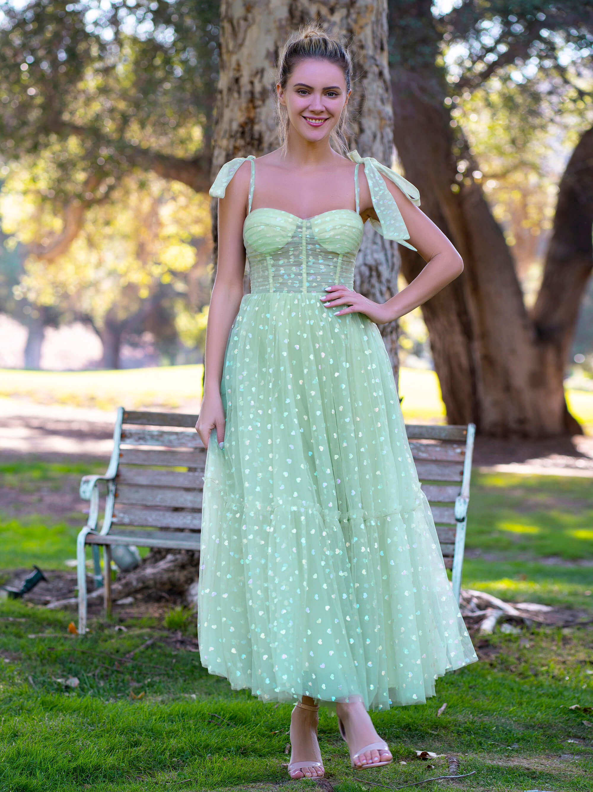 Robe de bal longueur cheville en tulle pailleté avec corset, bretelles en nœud et cœurs