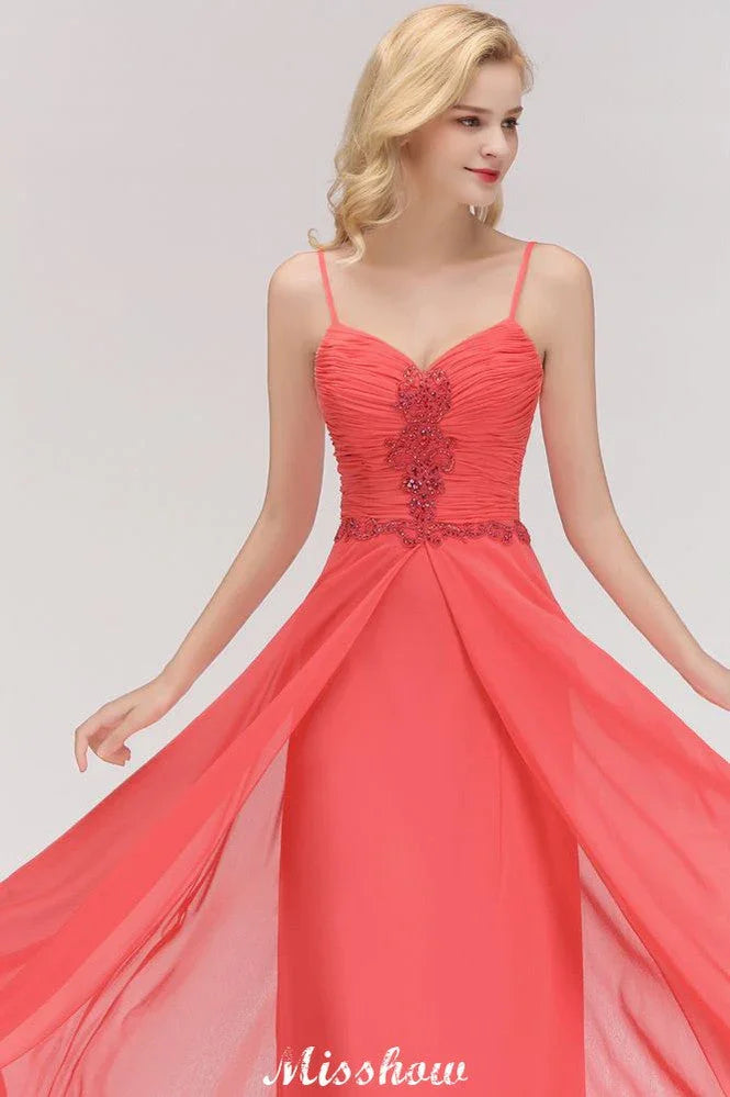 Vestido longo de noite em chiffon com alças finas, corte evasê, sem mangas, com bordados, para dama de honor