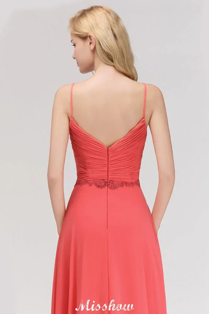 Vestido longo de noite em chiffon com alças finas, corte evasê, sem mangas, com bordados, para dama de honor