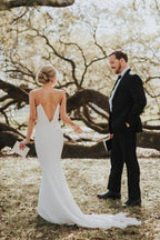 Abiti da sposa eleganti semplici da spiaggia con scollo a V, schiena scoperta, spalline sottili e stile sirena grazioso boho