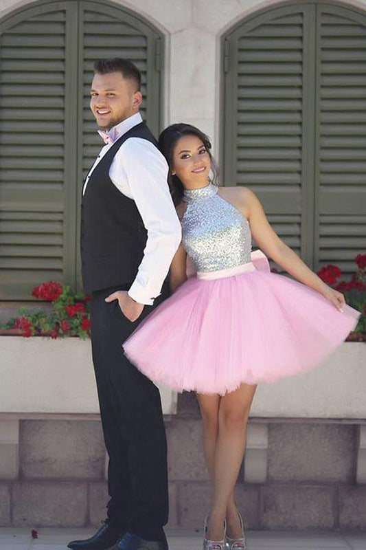 Vestido de fiesta rosa corto con cuello alto y brillante para regreso a casa