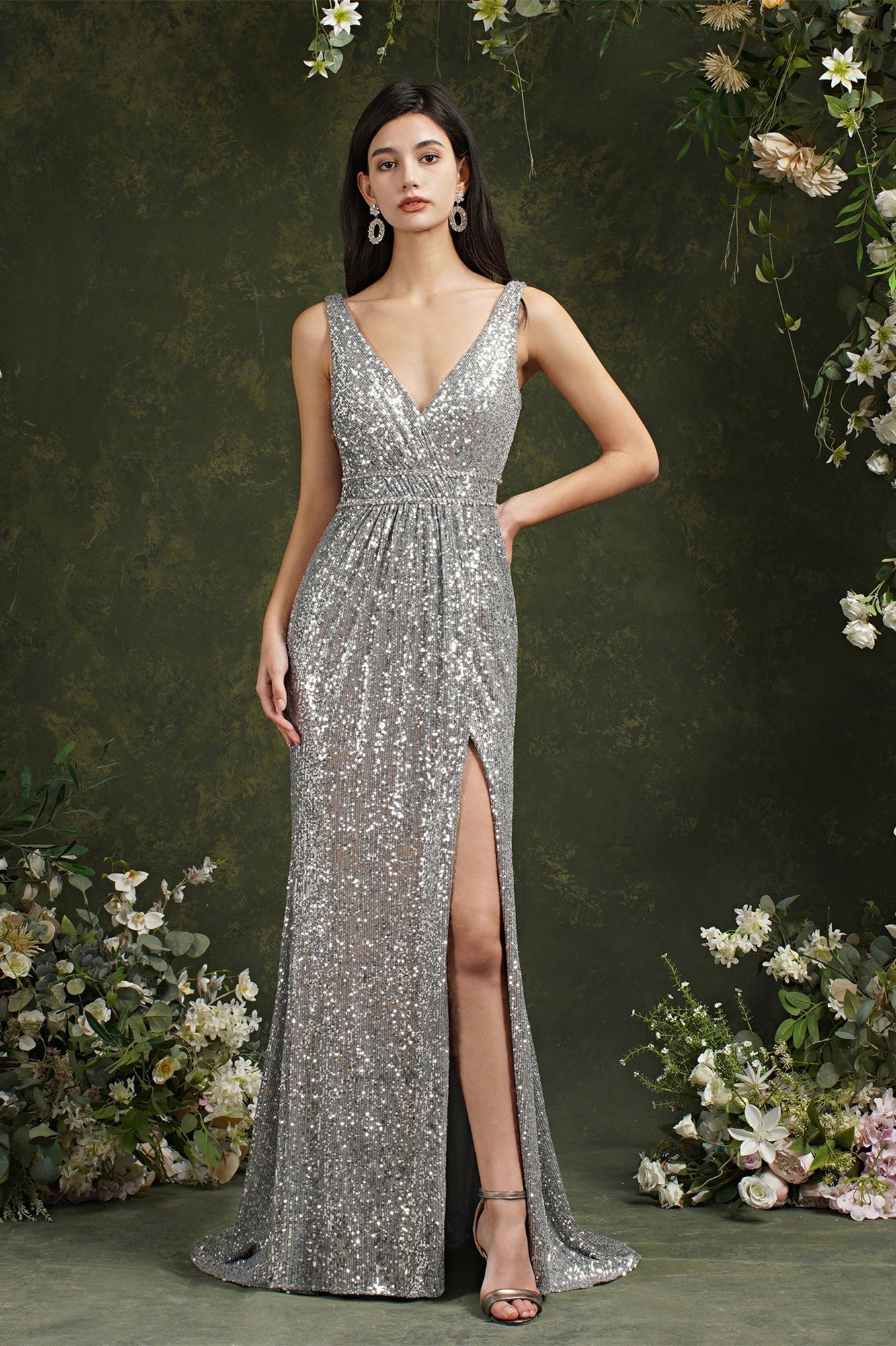 Glitzerndes Meerjungfrau-Brautjungfern-/Ballkleid mit breiten Trägern, V-Ausschnitt und Pailletten und Seitenschlitz