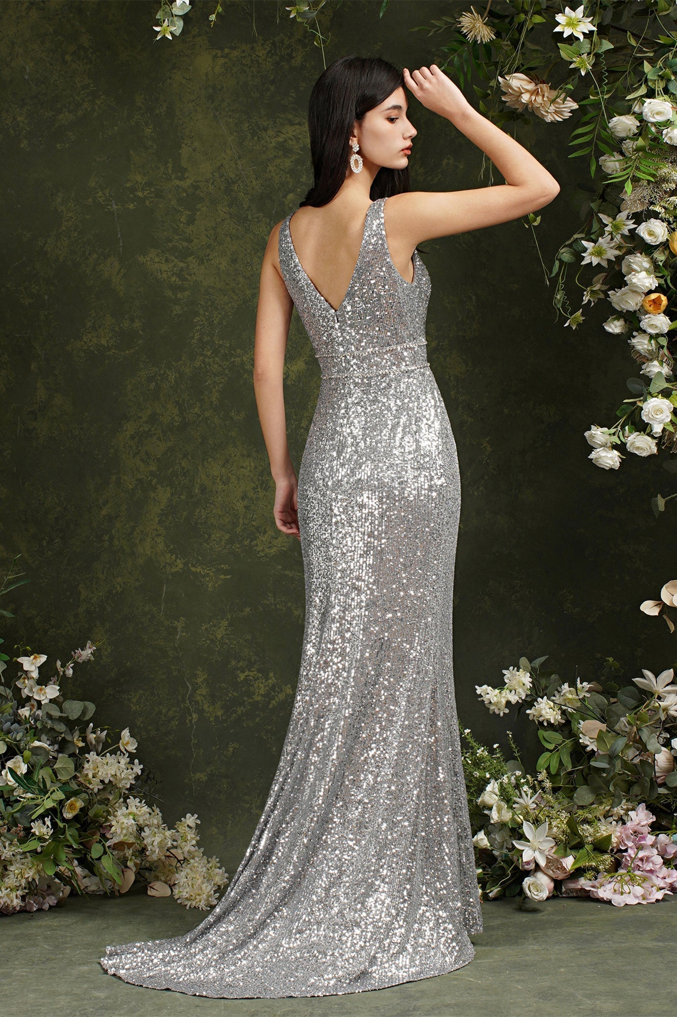 Glitzerndes Meerjungfrau-Brautjungfern-/Ballkleid mit breiten Trägern, V-Ausschnitt und Pailletten und Seitenschlitz