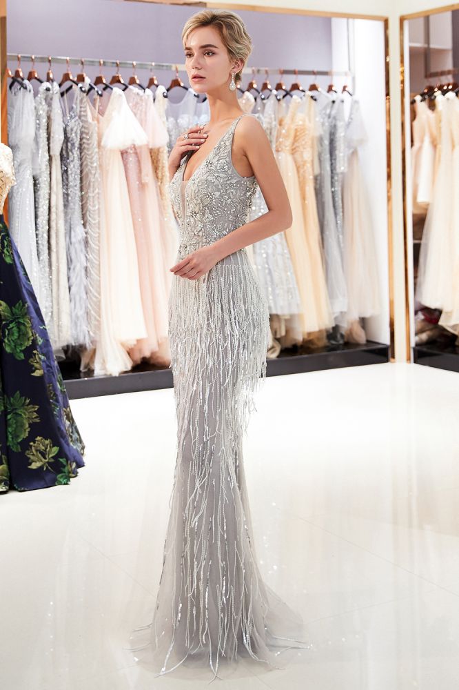 Vestido de fiesta de sirena con borlas y escote en V brillante y lentejuelas