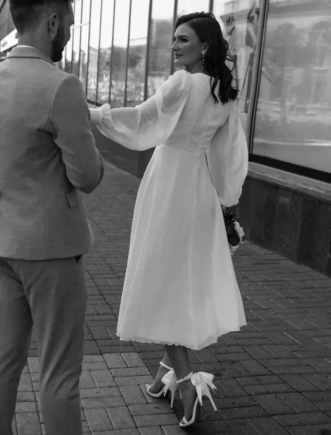 Abiti da Sposa Reception Piccoli Abiti Bianchi Abiti da Sposa a Linea A Scollo a V Maniche Lunghe Lunghezza Caviglia Abiti Nuziali in Chiffon a Colore Pieno