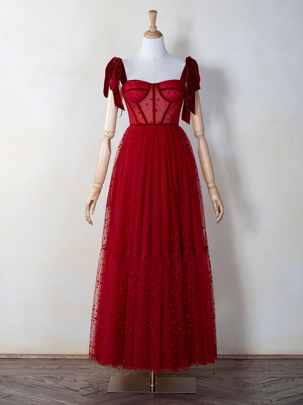 Vestido de Baile Comprido em Tule Pontilhado com Corpete