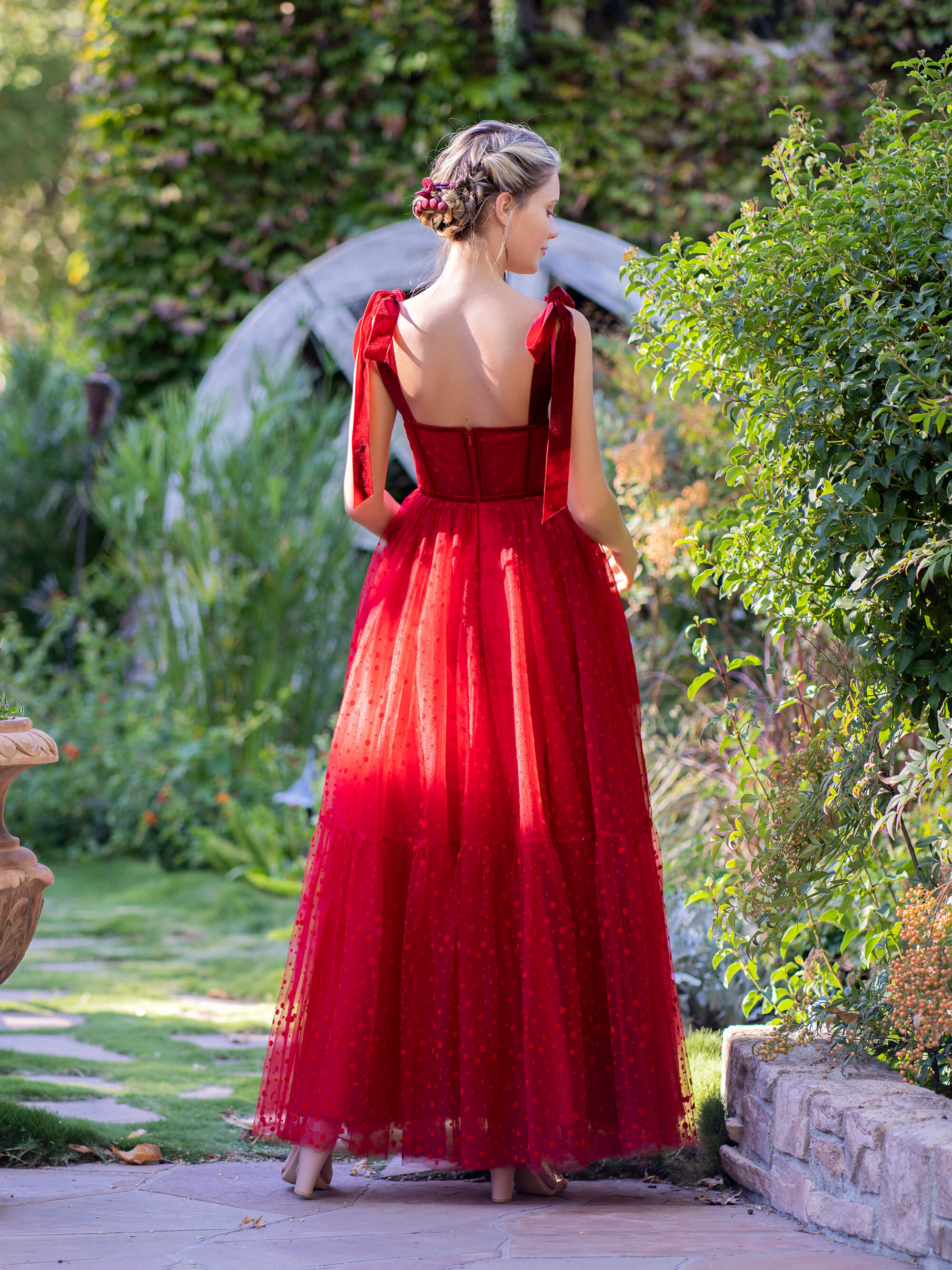 Robe de bal longue en tulle à pois avec corsage cintré