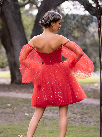 Minikleid in Starlit Cloud-Länge mit Herzausschnitt