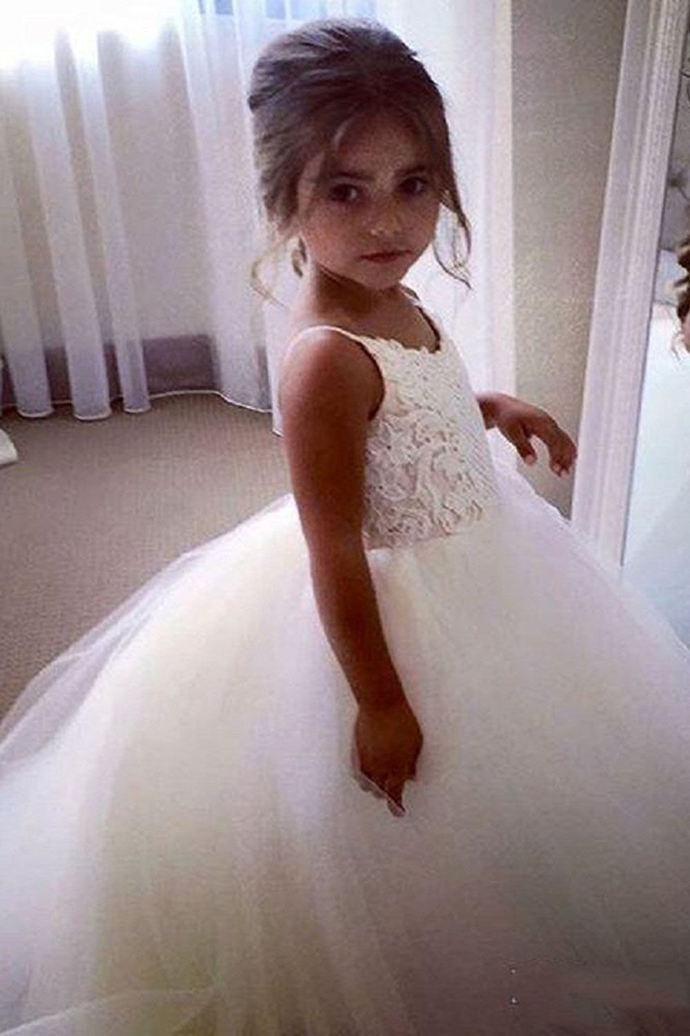 Lace Ball Gown Flower Girls Dress With Square Neckline Sleeveless