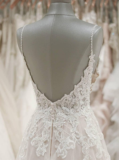 Träger V-Ausschnitt Strand Brautkleider Rückenfreies Elfenbein Tüll Brautkleid