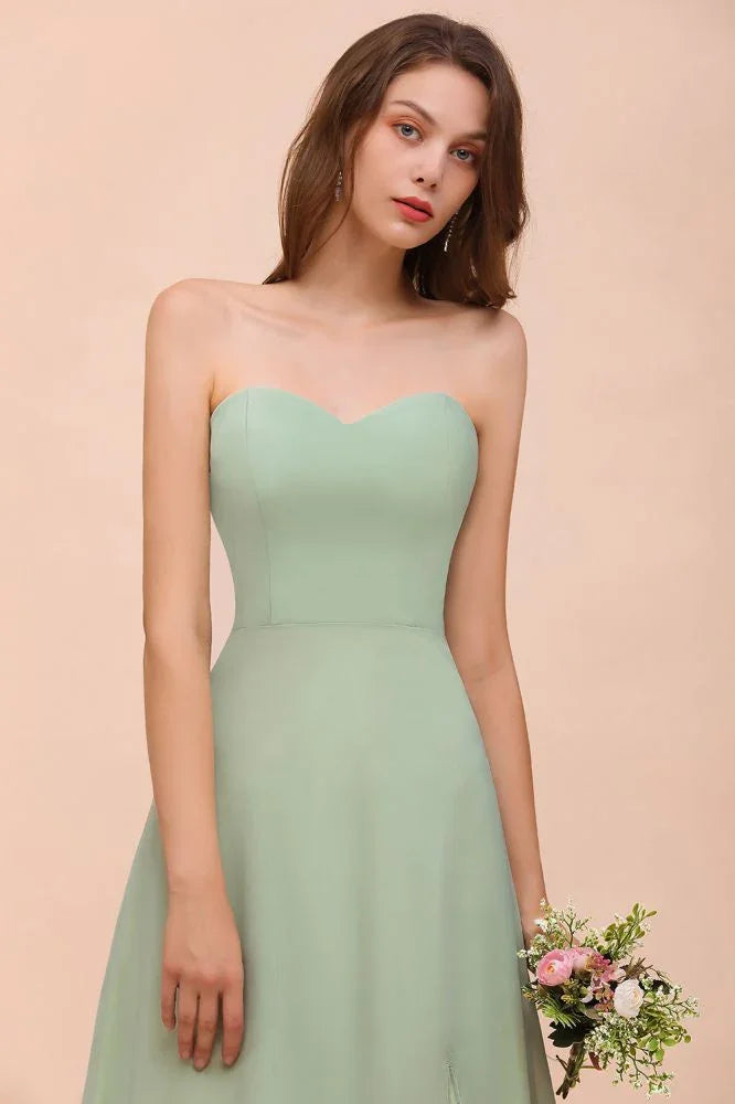 Abito da damigella d'onore elegante lungo in chiffon senza spalline