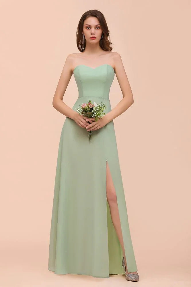 Abito da damigella d'onore elegante lungo in chiffon senza spalline